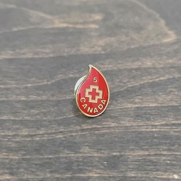 Vtg Canadian Red Cross 5th donation blood donor pin - Picture 3 of 9